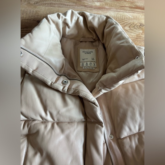 Abercrombie Vegan Leather Puffer Jacket in cream - Picture 5 of 6